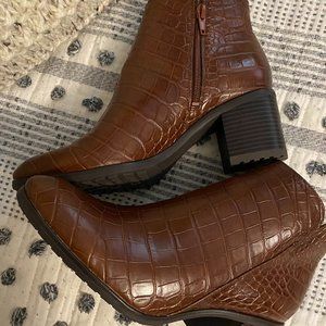 Brown Crocodile Print Naturalizer Heeled Booties - NWOT - 9.5